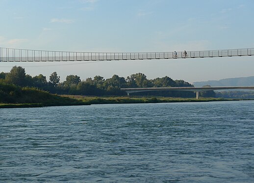 Gateway over the Rhône, Rochemaure 02