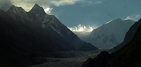 Blick auf Passu Sar (rechts).