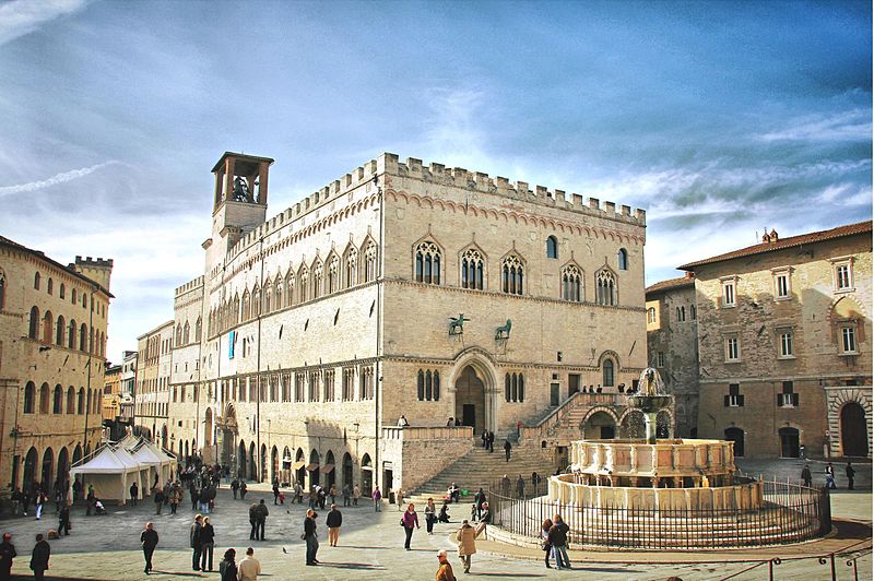 File:Perugia - palazzo priori 1.jpg