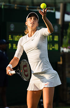 Petra Martić, joueuse de tennis croate, lors du 1er tour du simple dames du tournoi de Wimbledon 2013. (définition réelle 3 538 × 5 449)