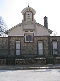 L'ancienne école à Pouilly-le-Fort.