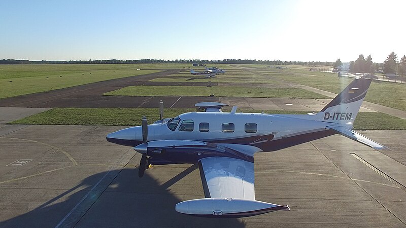 File:Piper Cheyenne IIXL P31T2 der Aerotours.jpg