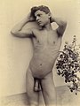 11089. Ragazzo nudo con braccia alzate. / Naked boy with raised arms.