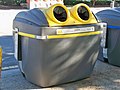 Contenedor de reciclaje de envases de plástico en Huelin, 2023-01-11.