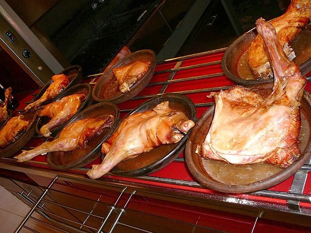 Cochinillo asado, plato típico de Segovia