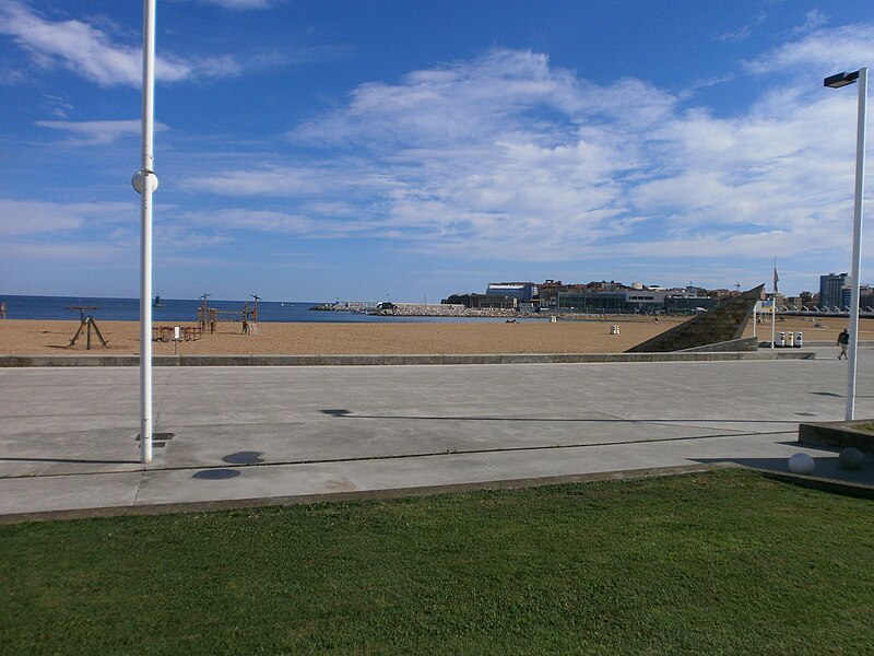 File:Playas de Gijón 05.JPG