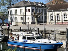 Das Einsatzfahrzeug WSP 23 der Wasserschutzpolizeistation Überlingen im Mantelhafen in Überlingen