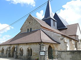 L'église et son porche.