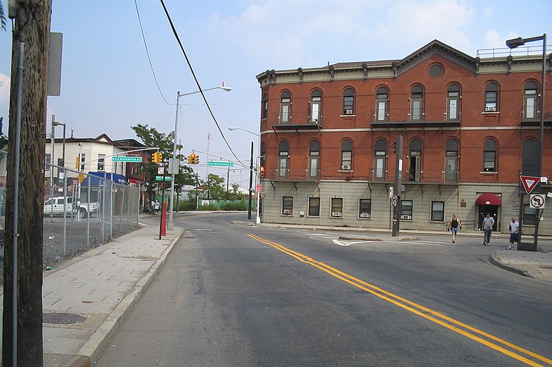 File:Port Richmond Square.jpg