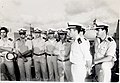 רס"ן יעקב גז מפקד אח"י קוממיות, (שני מימין) עם קציני הספינה ואח"י מולדת, לקראת הפלגתם לאלכסנדריה מאי 1980.