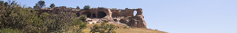 File:Ring-mountain.. Rocky ridge, south-west of the village of Khabez,.jpg