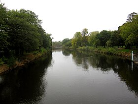 הנהר סמוך לקארדיף, ויילס