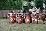 Romeinse legioensoldaten met rechts een signifer