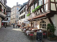 Rue du Bain aux Plantes, face à la maison du 25.