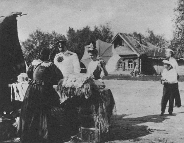 File:Russischer Photograph - Sommer auf Archangelskoje, Spaziergang durch das Dorf (Zeno Fotografie).jpg