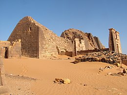 Kraljičina piramida in pogrebna kapela v Meroëju