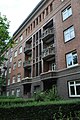 Deutsch: Fassade Schlankreye 31 in Hamburg-Harvestehude, Siedlungsbau Klinker von 1925/1926. This is a photograph of an architectural monument. It is on the list of cultural monuments of Hamburg, no. 19359