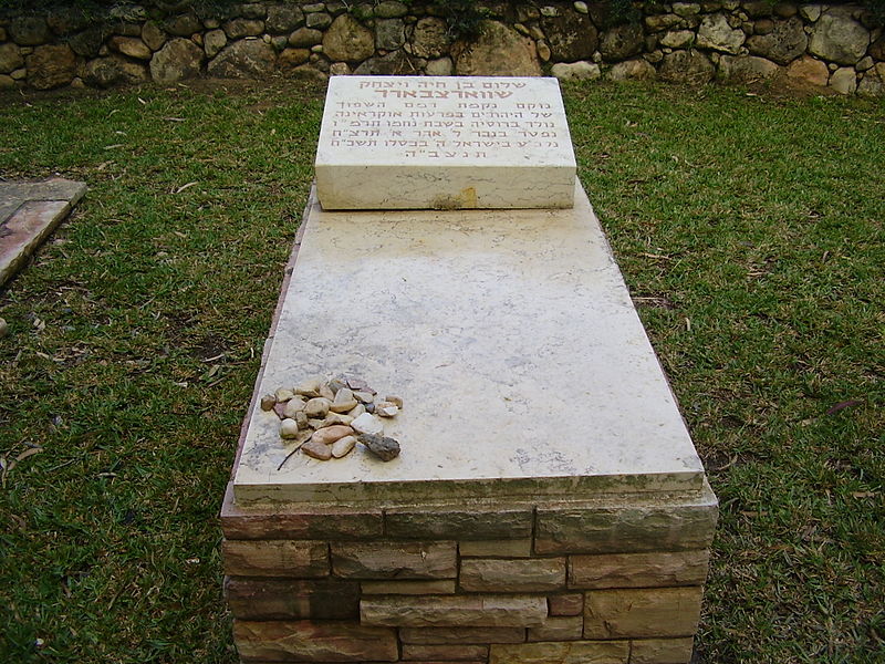 File:Sholem Schwartzbard grave in Avihayil.JPG