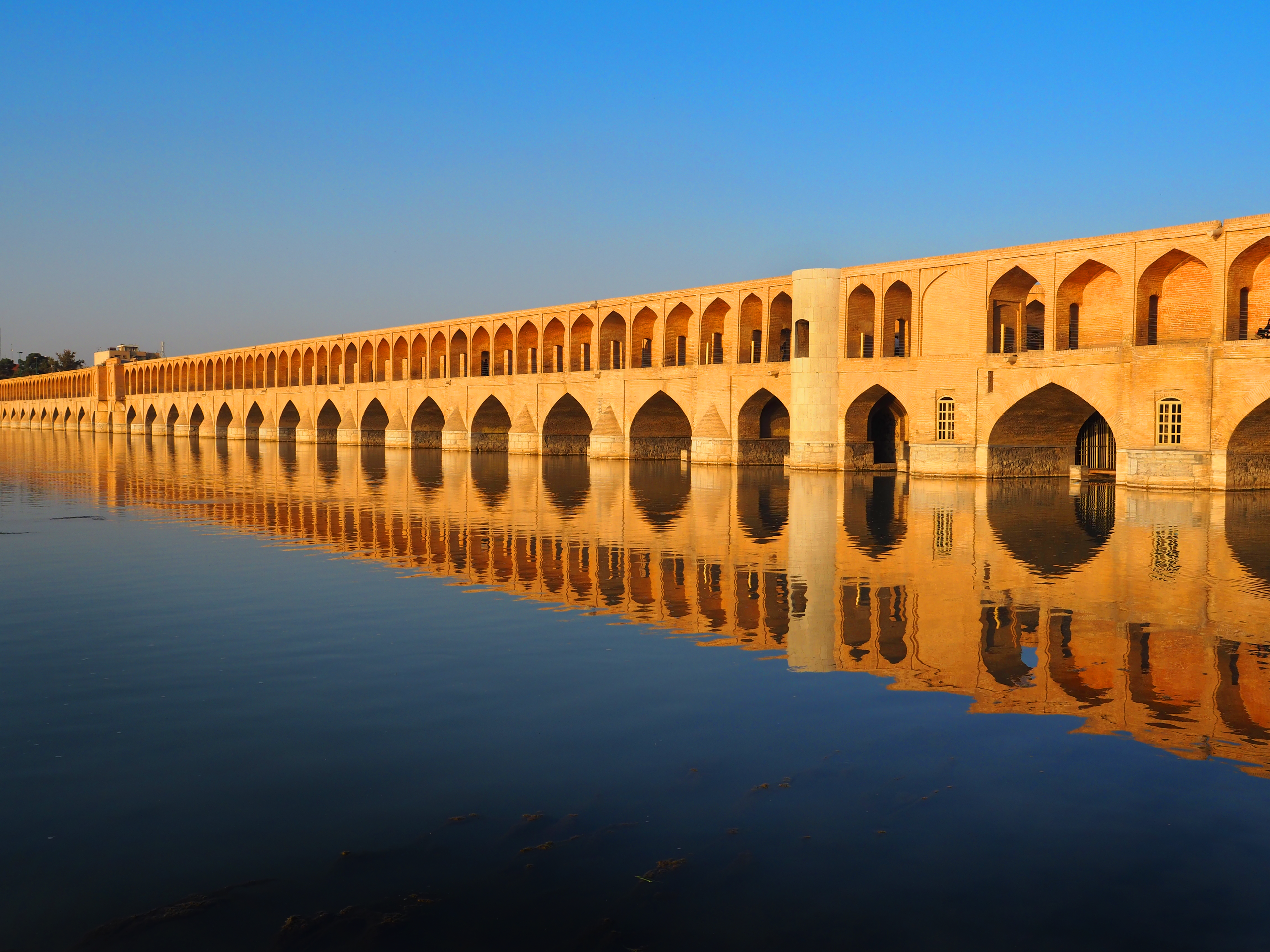 File:Si-o-se-pol Bridge, Isfahan, - Wikimedia Commons