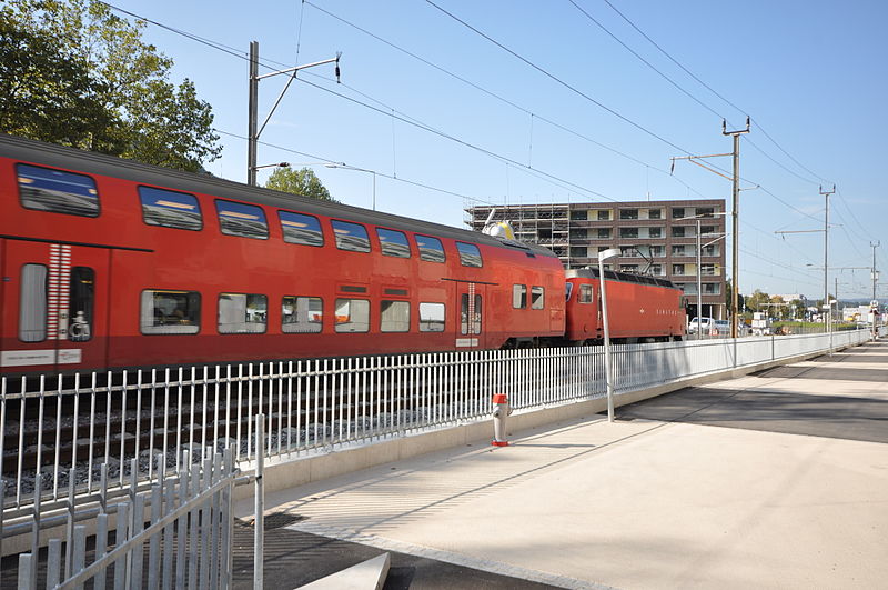 File:Sihltalbahn in Leimbach - 2014-09-26.JPG