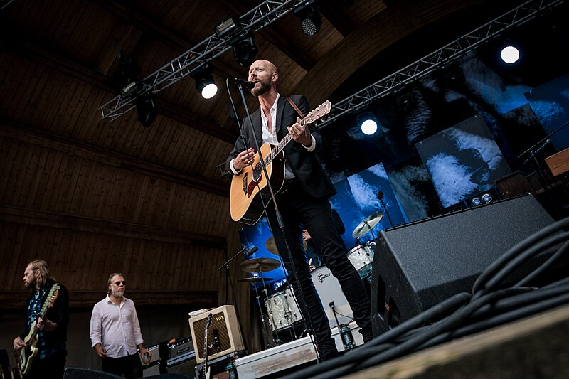 File:Sivert Høyem Ravnedalen Live 2017-1.jpg