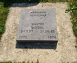 Soldatenfriedhof vossenack walter model.jpg
