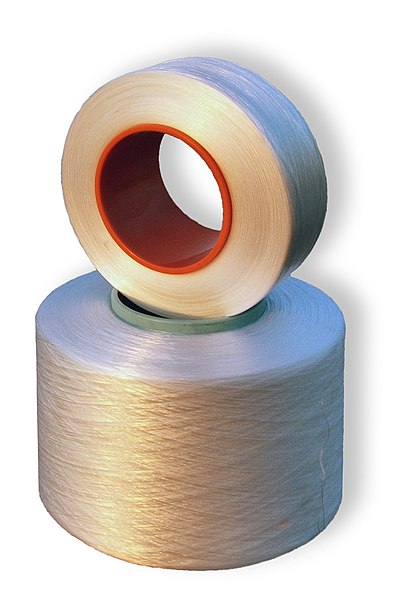 Yarn of colourless to white Spandex fibers