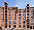 Deutsch: Block P der Hamburger Speicherstadt (Hamburg-HafenCity), Sitz der Hamburg Port Authority. This is a photograph of an architectural monument. It is on the list of cultural monuments of Hamburg, no. 12433, 12434.