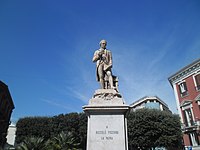 Spomenik u talijanskom gradu Bariju.jpg