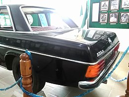 State Car in which General Murtala Muhammad was assassinated. Mercedes-Benz 230.6.jpg