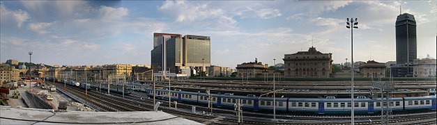 Italiano: Panorama di Genova. In primo piano la stazione ferroviaria di Genova Brigole