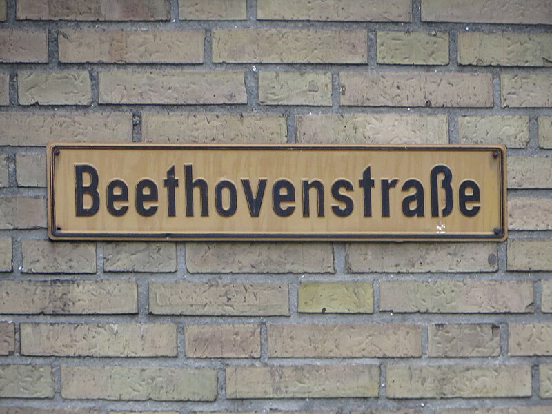 File:Straßenschild Beethovenstraße (Flensburg-Musikerviertel 2019-06-05).jpg