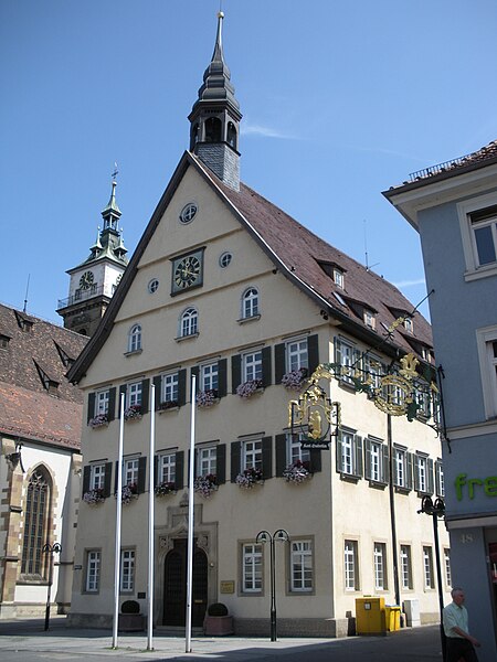 File:Stuttgart Bezirksrathaus Bad Cannstatt.JPG