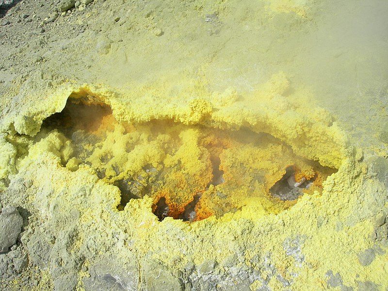 File:Sulphur-vulcano.JPG