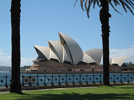 ไฟล์:SydneyOperaHouse9_gobeirne.jpg