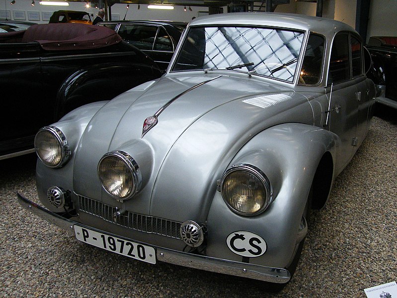 File:Tatra 87 (1947) in NTM Prague 01.jpg