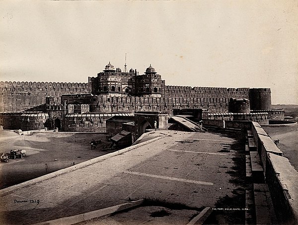 Samuel Bourne, "The Fort. Delhi Gate. Agra", 1863–1869, photograph mounted on cardboard sheet, Department of Image Collections, National Gallery of Ar