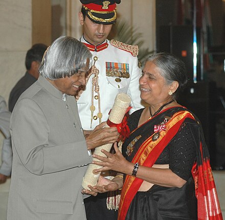 The President, Dr. A. P. J. Abdul Kalam presenting the Padma Shri Award to Dr. Sudha Murthy The President, Dr. A. P. J. Abdul Kalam presenting the Padma Shri Award to Dr. (Smt.) Sudha Murthy.jpg