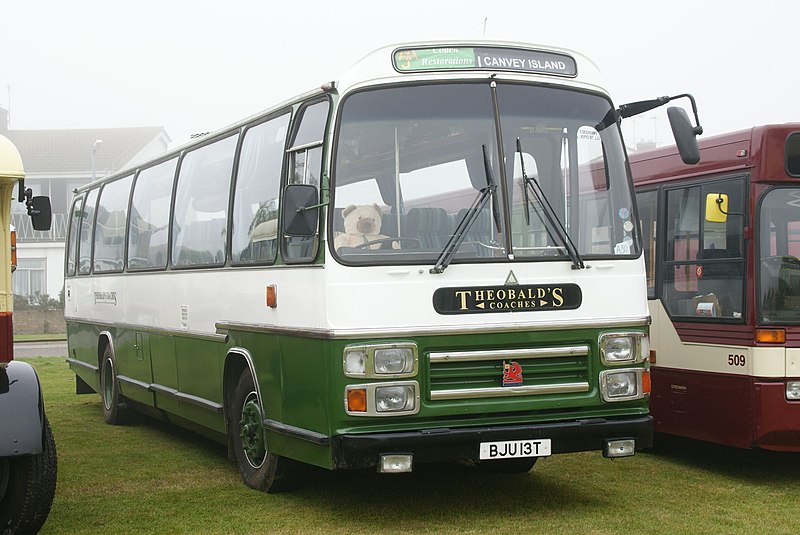 File:Theobalds Coaches coach (BJU 13T), 2008 Canvey Island bus rally.jpg