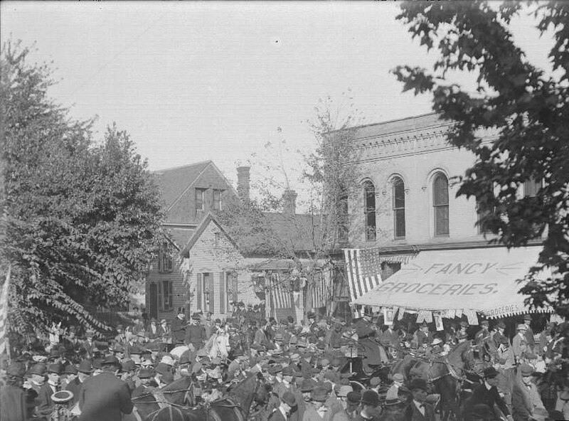 File:Theodore Roosevelt parade, Toledo, Ohio (approximately 1906) - DPLA - b7ecd4bea41079f57525fcfd9a28b125.jpg