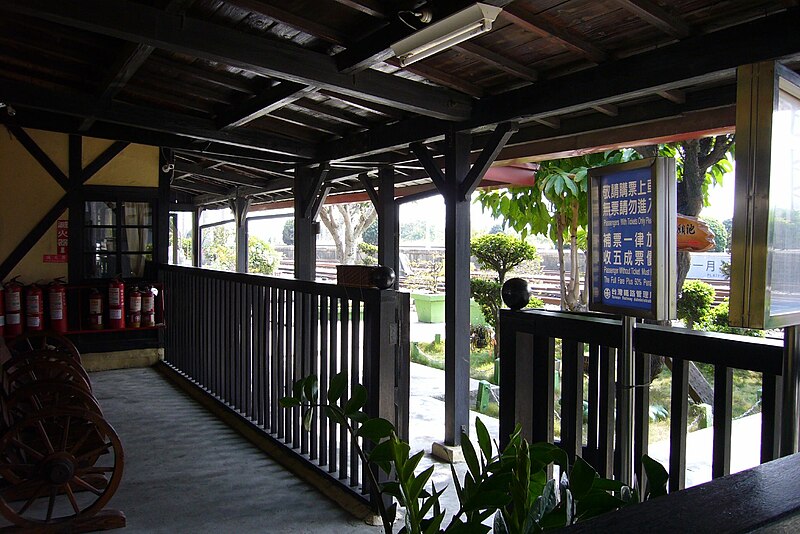 File:Ticket barrier in TRA Zhuifen Station 2007-02-14.jpg