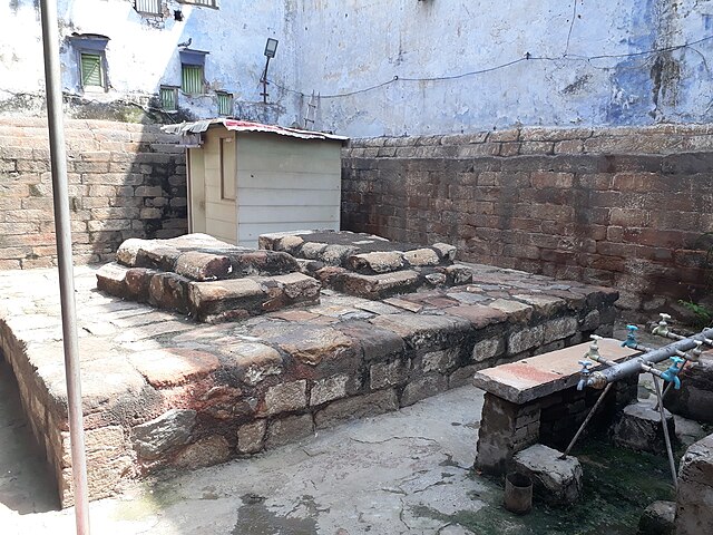 Graves of Razia and her sister