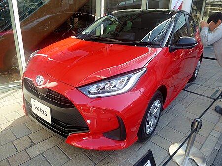 ไฟล์:Toyota_YARiS_HYBRID_G_(XP180_prototype)_front.jpg