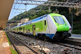 Trenord Hitachi Le Caravage à Côme San Giovanni.jpg