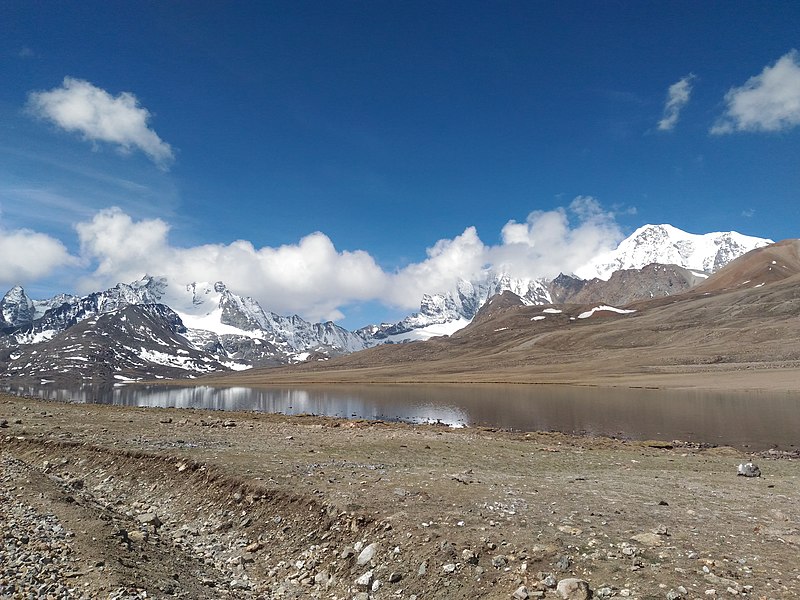 File:Tso lhamu lake3, North Sikkim.jpg