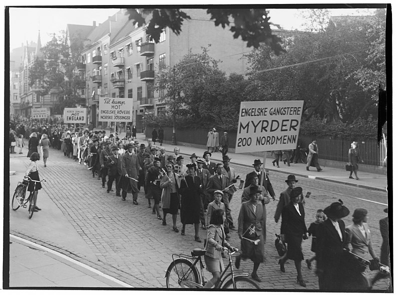 File:UI 198Fo30141702140051 Nasjonal Samling. Protestmøte på Universitetsplassen 1941-09-16 (NTBs krigsarkiv, Riksarkivet, foto.digitalarkivet.no).jpg