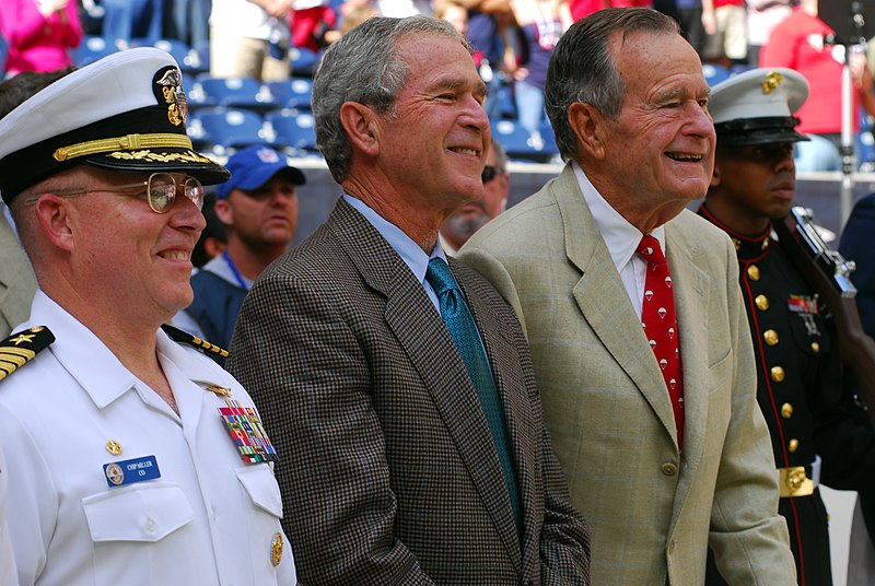 File:US Navy 091025-N-1854W-228 The Commanding Officer of USS George H.W. Bush (CVN 77) Capt. Chip Miller, left, and Presidents George W. Bush, center, and George H.W. Bush.jpg