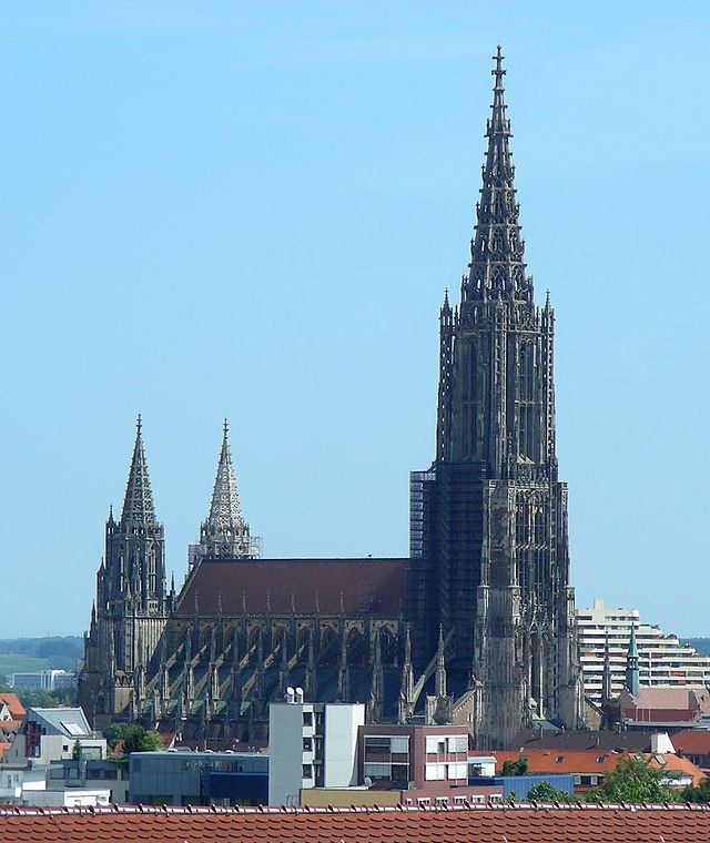 "המינסטר של אולם" היא כנסייה גותית בעיר אולם (Ulm), בבאדן-וירטמברג שבגרמניה. הכנסייה מפורסמת בעיקר בזכות המגדל שלה, שבראשו צריח מחודד נאו-גותי שמתנשא לגובה 161.53 מטרים ובכך הופך אותה לכנסייה הגבוהה ביותר בעולם.