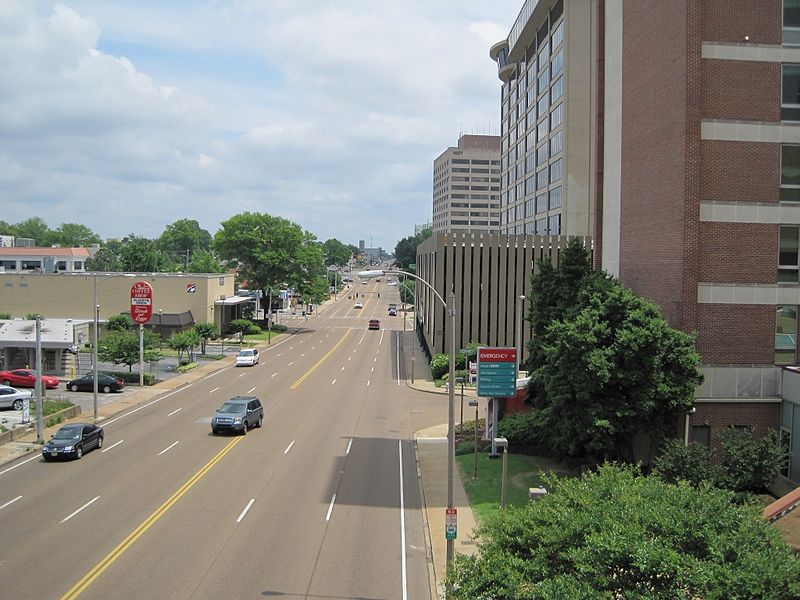 File:Union Ave Memphis TN at Cleveland St east 03.jpg