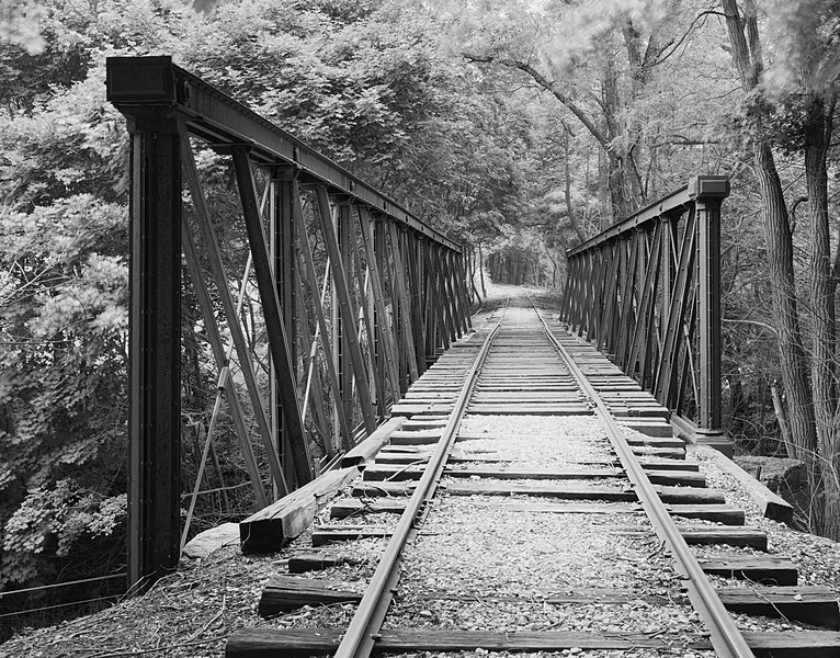 File:Valley Road Bridge, Stewartstown Railroad.jpg